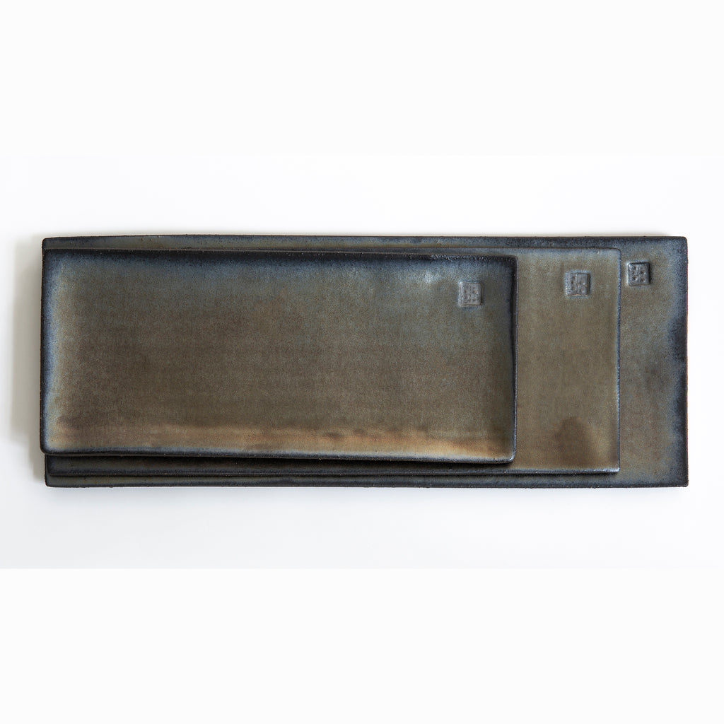 BLACK IRIDESCENT PLATE (Rectangular-Medium)